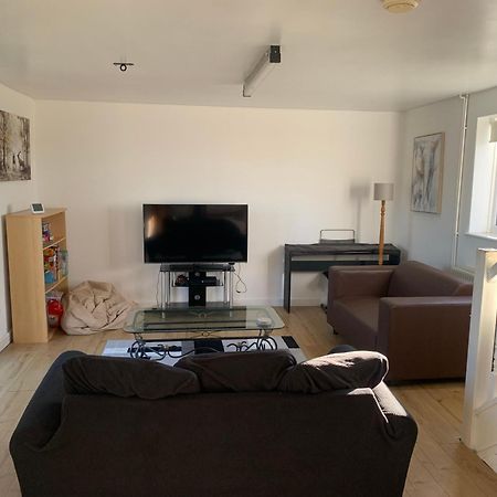 1 Bedroom Annex, Private Bathroom, Peaceful Area Claypits Bagian luar foto