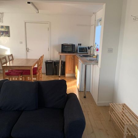 1 Bedroom Annex, Private Bathroom, Peaceful Area Claypits Bagian luar foto